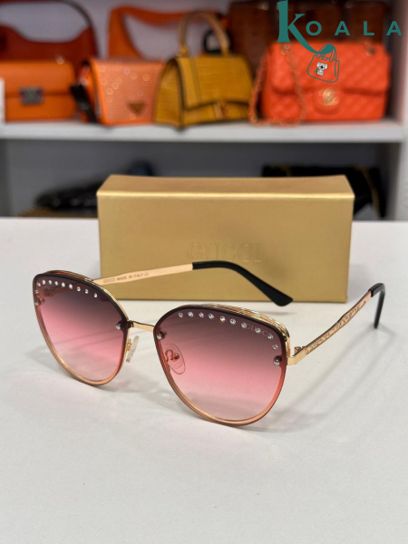 نظارة شمسية من Gucci